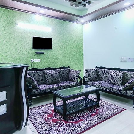 Treebo Trip Sswag 18 Expressway Hotel Noida Luaran gambar