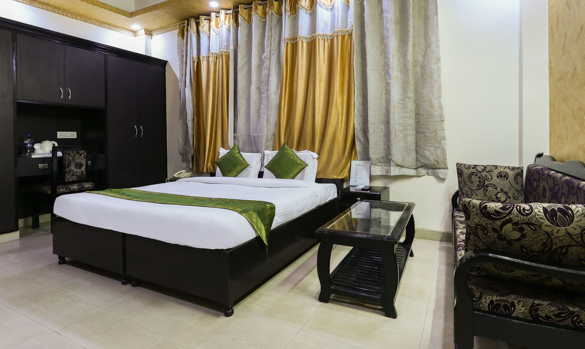 Treebo Trip Sswag 18 Expressway Hotel Noida Luaran gambar