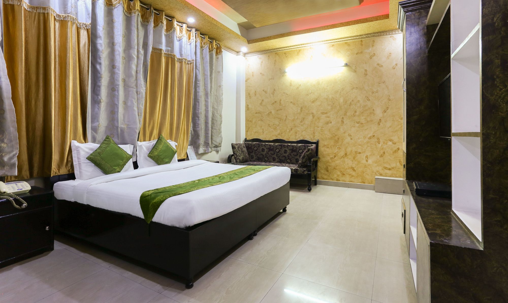 Treebo Trip Sswag 18 Expressway Hotel Noida Luaran gambar